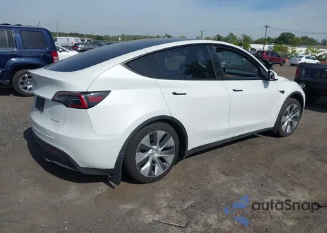 2023 Tesla Model Y Awd/Long Range Dual Motor All-Wheel Drive z USA, uszkodzony, nr VIN 7SAYGAEEXPF759410